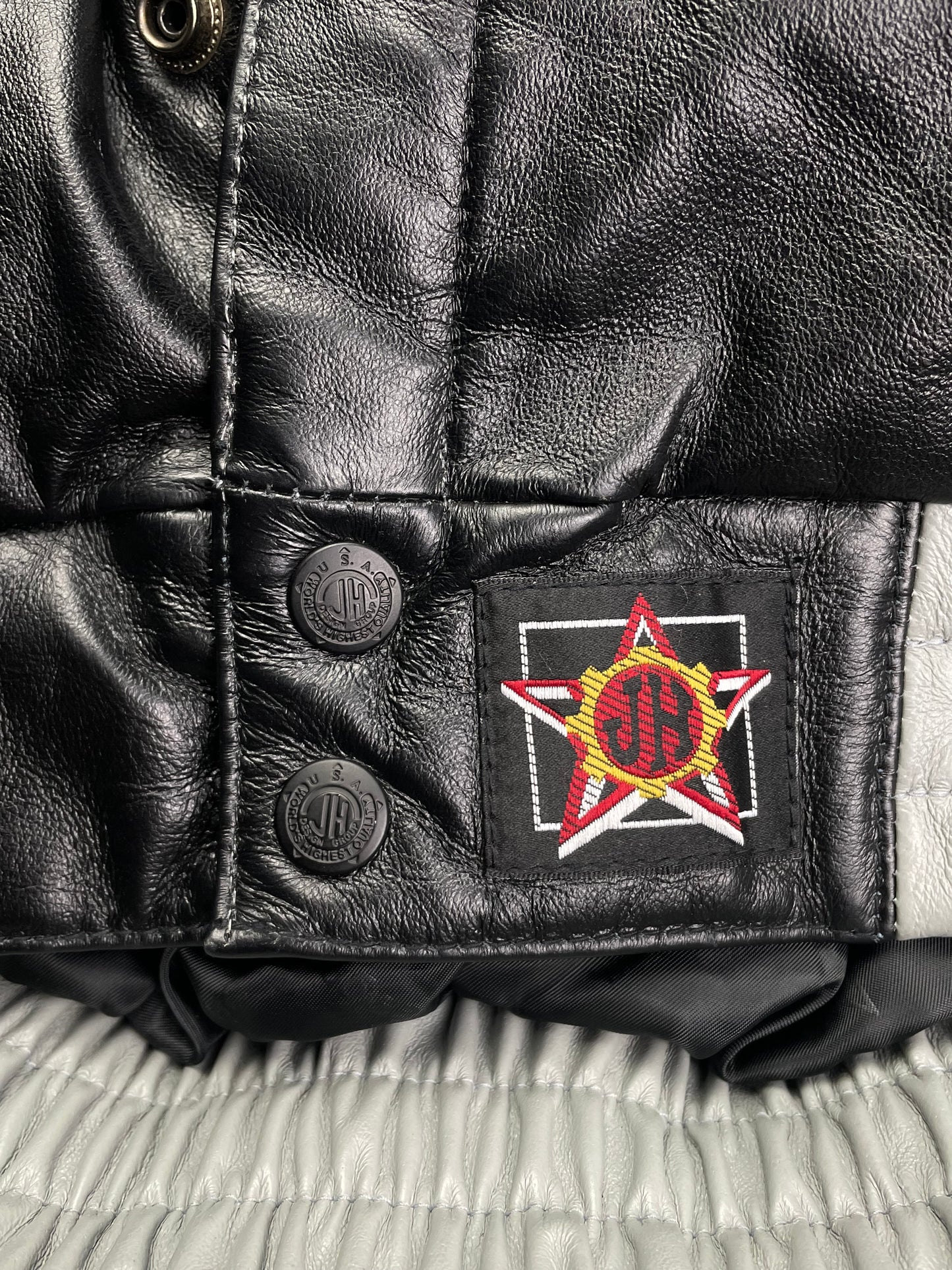 2004 JH Design Mustang 40th anniversary Leather