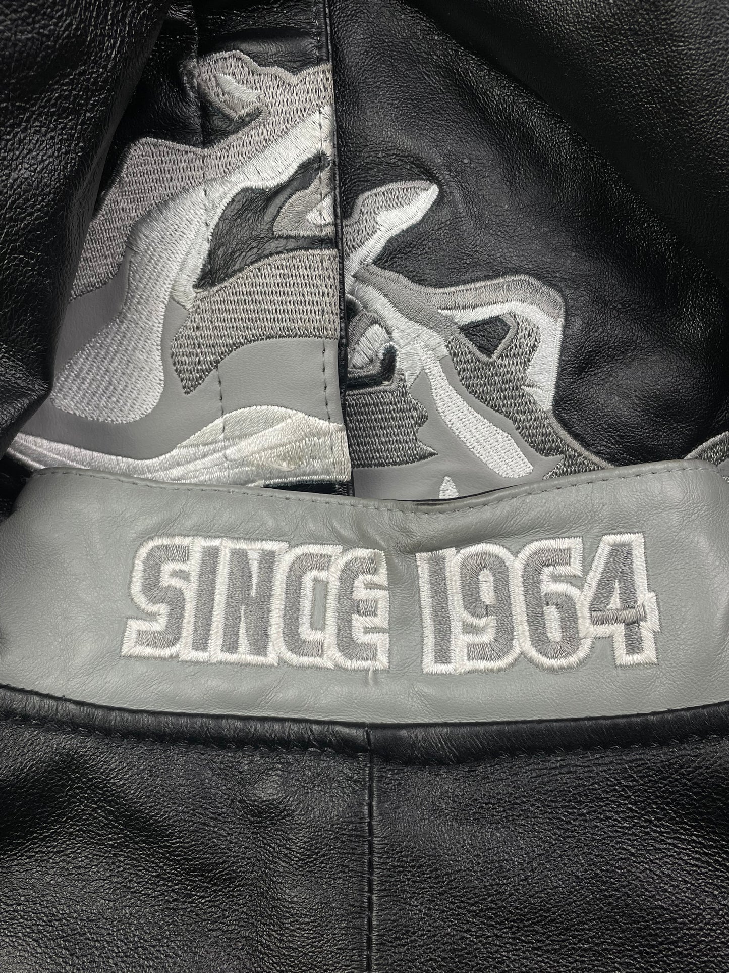 2004 JH Design Mustang 40th anniversary Leather