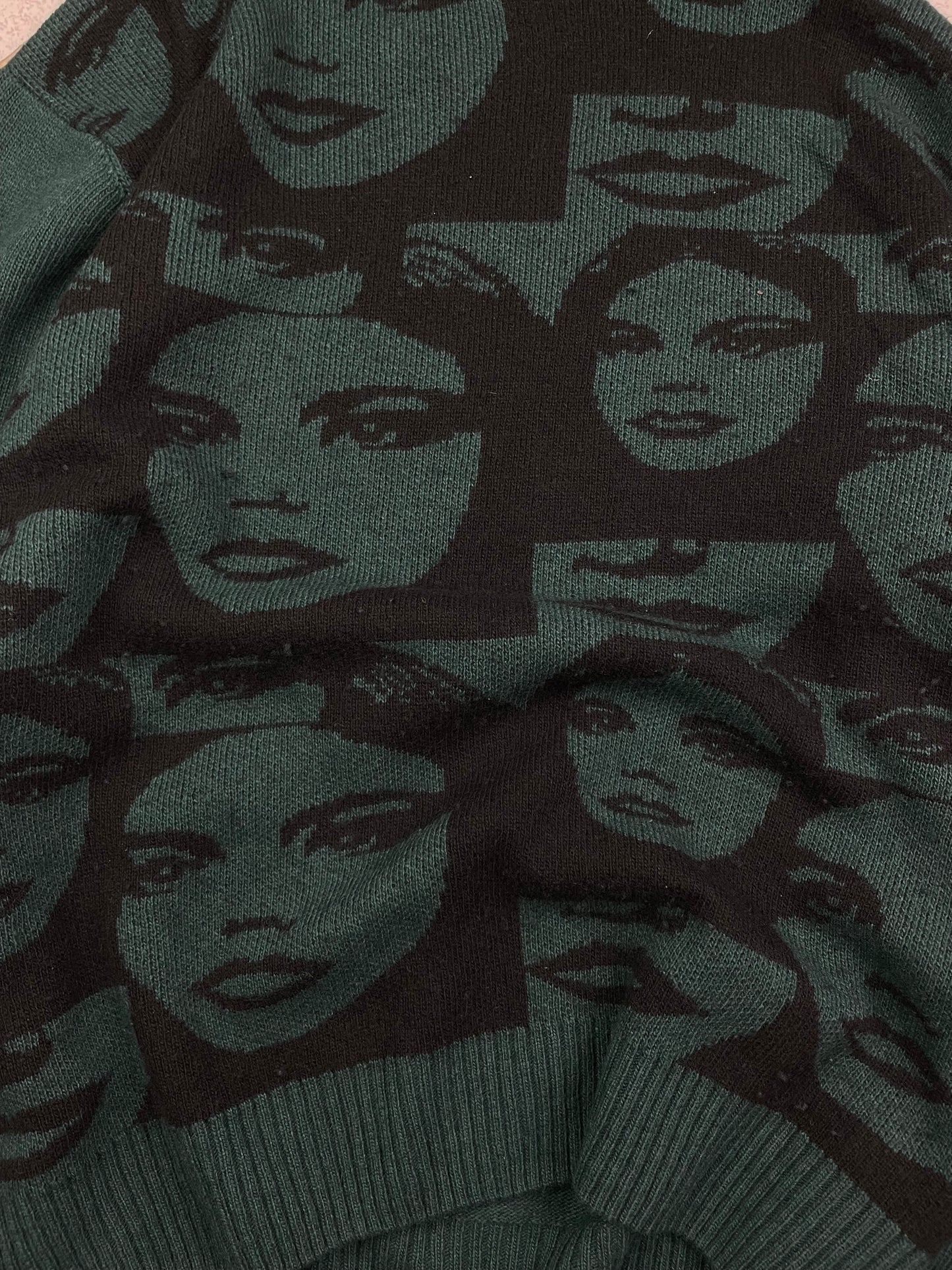 00’s Subdued Knitted Sweater .